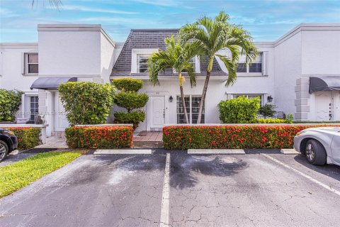 Touwnhouse à vendre à Hallandale Beach, Floride: 3 chambres, 167.6 m2 № 1080363 - photo 1