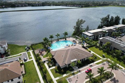 Townhouse in Miami, Florida 3 bedrooms, 130.34 sq.m. № 1080325 - photo 4