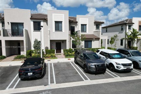 Townhouse in Miami, Florida 3 bedrooms, 130.34 sq.m. № 1080325 - photo 1