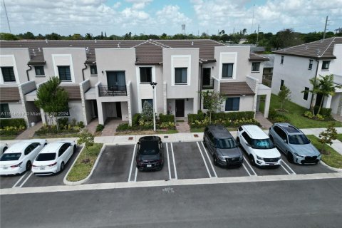 Townhouse in Miami, Florida 3 bedrooms, 130.34 sq.m. № 1080325 - photo 2
