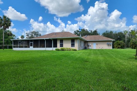House in Okeechobee, Florida 4 bedrooms № 1080326 - photo 6