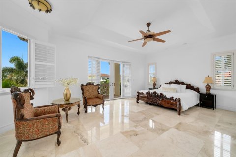 House in Coral Gables, Florida 6 bedrooms, 424.56 sq.m. № 1146488 - photo 17