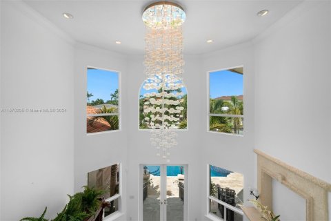 House in Coral Gables, Florida 6 bedrooms, 424.56 sq.m. № 1146488 - photo 9