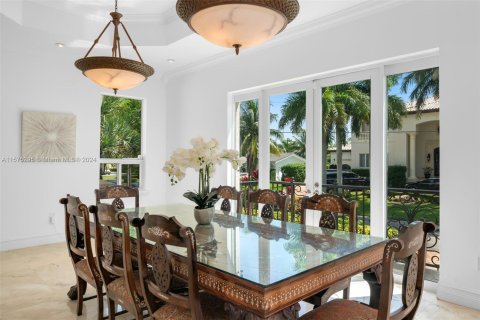 House in Coral Gables, Florida 6 bedrooms, 424.56 sq.m. № 1146488 - photo 10