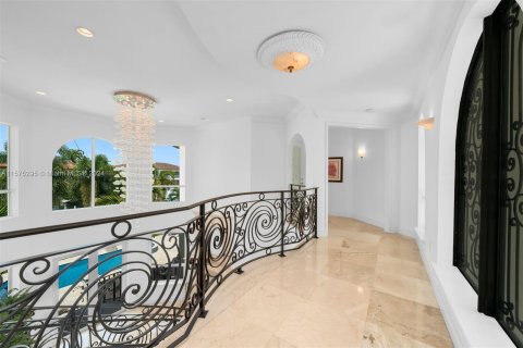 House in Coral Gables, Florida 6 bedrooms, 424.56 sq.m. № 1146488 - photo 8