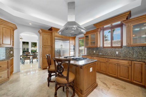 House in Coral Gables, Florida 6 bedrooms, 424.56 sq.m. № 1146488 - photo 11