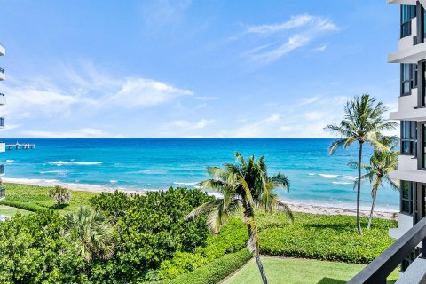 Condo in Palm Beach, Florida, 2 bedrooms  № 927697 - photo 1