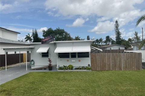 Casa en venta en Dania Beach, Florida, 2 dormitorios, 83.98 m2 № 1078250 - foto 1