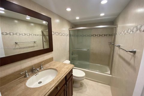 Condominio en venta en Miami Beach, Florida, 1 dormitorio, 87.14 m2 № 935836 - foto 18