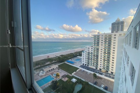 Copropriété à vendre à Miami Beach, Floride: 1 chambre, 87.14 m2 № 935836 - photo 1