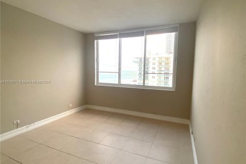 Condo in Miami Beach, Florida, 1 bedroom  № 935836 - photo 13