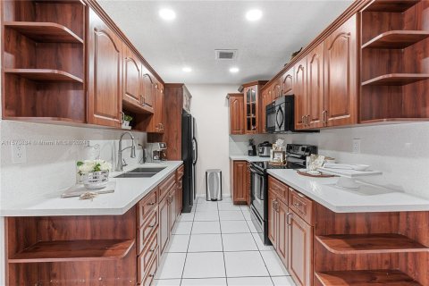 Townhouse in Miami Gardens, Florida 3 bedrooms, 120.96 sq.m. № 1132478 - photo 11