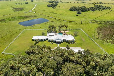 Villa ou maison à vendre à Okeechobee, Floride: 7 chambres, 590.95 m2 № 733494 - photo 3