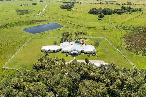 Casa en venta en Okeechobee, Florida, 7 dormitorios, 590.95 m2 № 733494 - foto 3