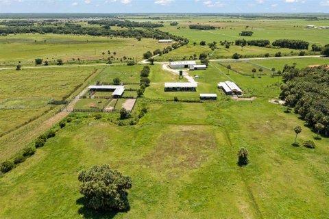 Villa ou maison à vendre à Okeechobee, Floride: 7 chambres, 590.95 m2 № 733494 - photo 2