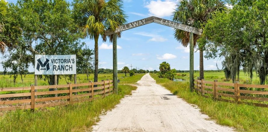 Villa ou maison à Okeechobee, Floride 7 chambres, 590.95 m2 № 733494