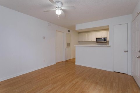 Condo in Orlando, Florida, 1 bedroom  № 1143106 - photo 3