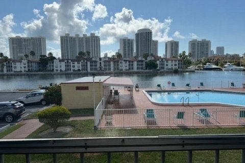 Condominio en venta en Aventura, Florida, 1 dormitorio, 75.9 m2 № 1209265 - foto 10