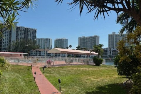 Condo in Aventura, Florida, 1 bedroom  № 1209265 - photo 9