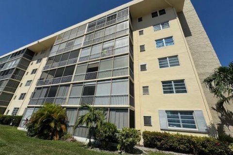 Condo in Aventura, Florida, 1 bedroom  № 1209265 - photo 1