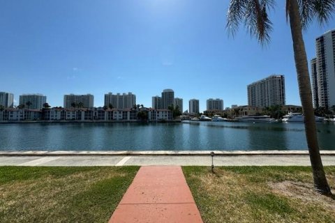 Condominio en venta en Aventura, Florida, 1 dormitorio, 75.9 m2 № 1209265 - foto 7