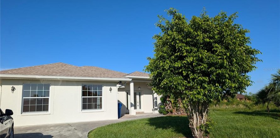 House in North Port, Florida 5 bedrooms, 210.89 sq.m. № 1382580