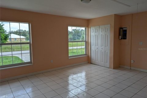 House in North Port, Florida 5 bedrooms, 210.89 sq.m. № 1382580 - photo 17