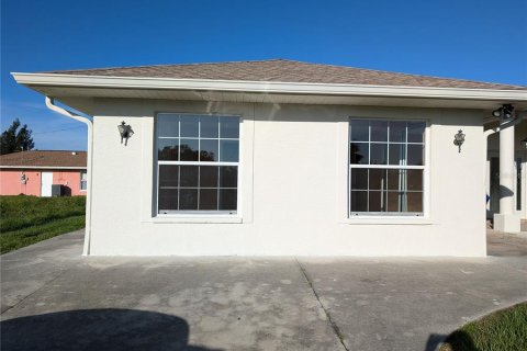 House in North Port, Florida 5 bedrooms, 210.89 sq.m. № 1382580 - photo 4