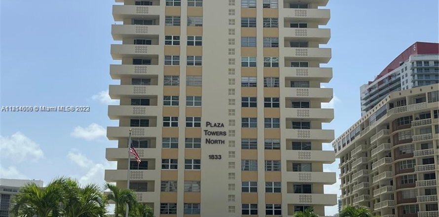 Condominio en Hallandale Beach, Florida, 2 dormitorios  № 599532