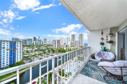 Condominio en venta en Sunny Isles Beach, Florida, 2 dormitorios, 125.42 m2 № 1348464 - foto 2