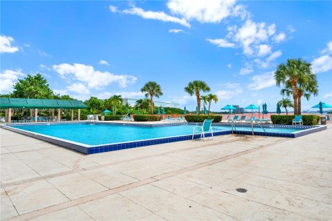 Copropriété à vendre à Sunny Isles Beach, Floride: 2 chambres, 125.42 m2 № 1348464 - photo 28