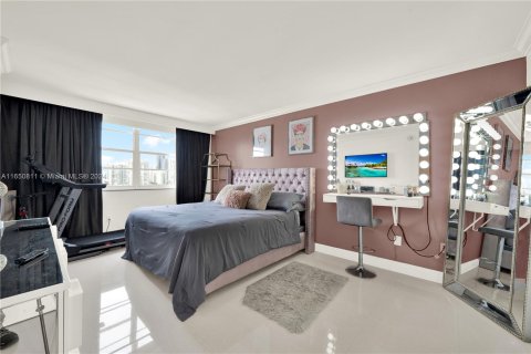 Condominio en venta en Sunny Isles Beach, Florida, 2 dormitorios, 125.42 m2 № 1348464 - foto 16