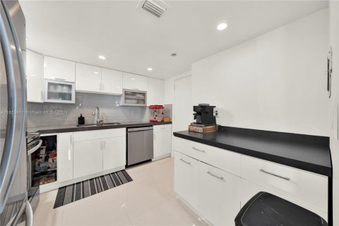 Copropriété à vendre à Sunny Isles Beach, Floride: 2 chambres, 125.42 m2 № 1348464 - photo 24