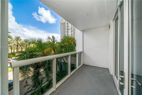 Apartamento en alquiler en Bal Harbour, Florida, 1 dormitorio, 83.24 m2 № 1348462 - foto 18