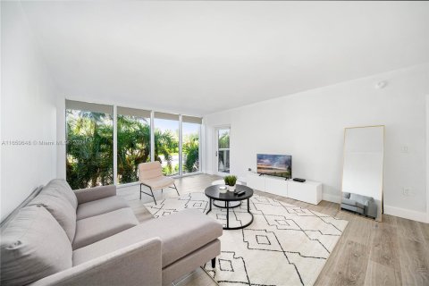 Apartment in Bal Harbour, Florida 1 bedroom, 83.24 sq.m. № 1348462 - photo 8