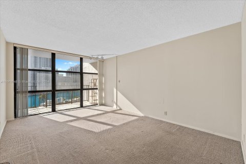 Condominio en venta en Hallandale Beach, Florida, 2 dormitorios, 99.87 m2 № 1372801 - foto 18