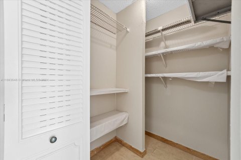 Copropriété à vendre à Hallandale Beach, Floride: 2 chambres, 99.87 m2 № 1372801 - photo 22