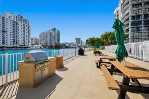 Copropriété à vendre à Hallandale Beach, Floride: 2 chambres, 99.87 m2 № 1372801 - photo 24