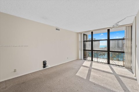 Copropriété à vendre à Hallandale Beach, Floride: 2 chambres, 99.87 m2 № 1372801 - photo 17