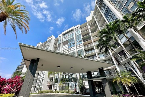 Condominio en venta en Hallandale Beach, Florida, 2 dormitorios, 99.87 m2 № 1372801 - foto 2