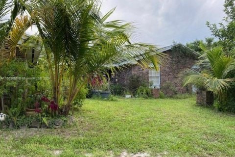 House in Lake Worth, Florida 4 bedrooms, 323.95 sq.m. № 1372733 - photo 1