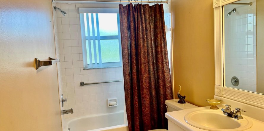 Condo in Tamarac, Florida, 2 bedrooms  № 963935