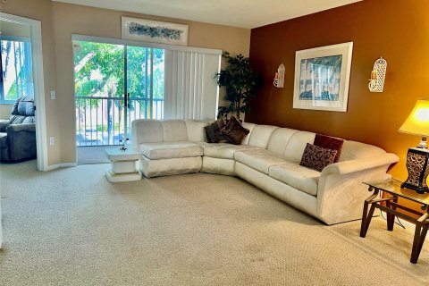 Condo in Tamarac, Florida, 2 bedrooms  № 963935 - photo 11