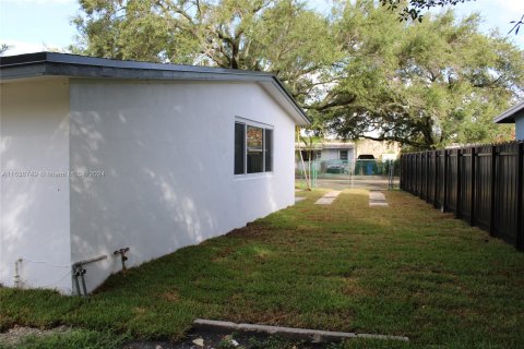 House in Fort Lauderdale, Florida 3 bedrooms, 84.73 sq.m. № 1310716 - photo 11