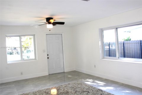 House in Fort Lauderdale, Florida 3 bedrooms, 84.73 sq.m. № 1310716 - photo 23