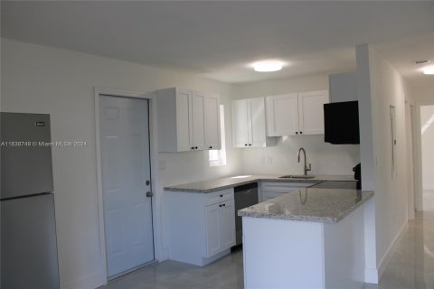 House in Fort Lauderdale, Florida 3 bedrooms, 84.73 sq.m. № 1310716 - photo 15