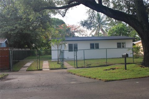 House in Fort Lauderdale, Florida 3 bedrooms, 84.73 sq.m. № 1310716 - photo 1