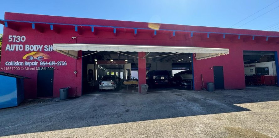 Commercial property in Hollywood, Florida № 1081065