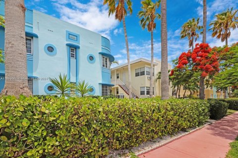 Condo in Miami Beach, Florida  № 1395184 - photo 29