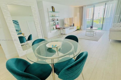 Condo in Aventura, Florida, 2 bedrooms  № 1345526 - photo 10